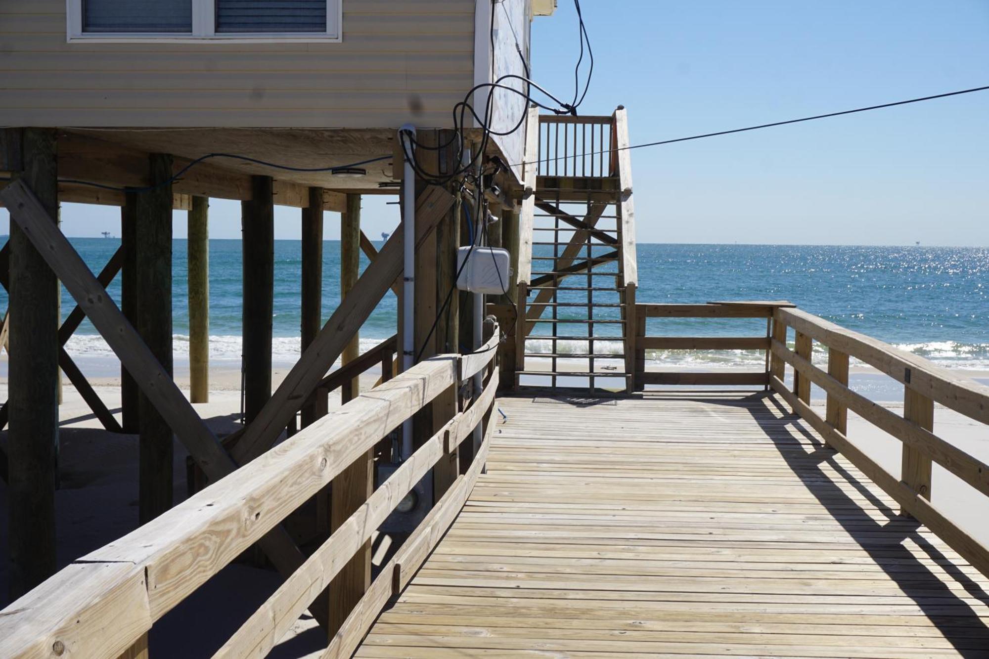 Marisol - Pet Friendly And Gulf Front! Enjoy The Large Deck With Amazing Views! Home Dauphin Island Exteriör bild